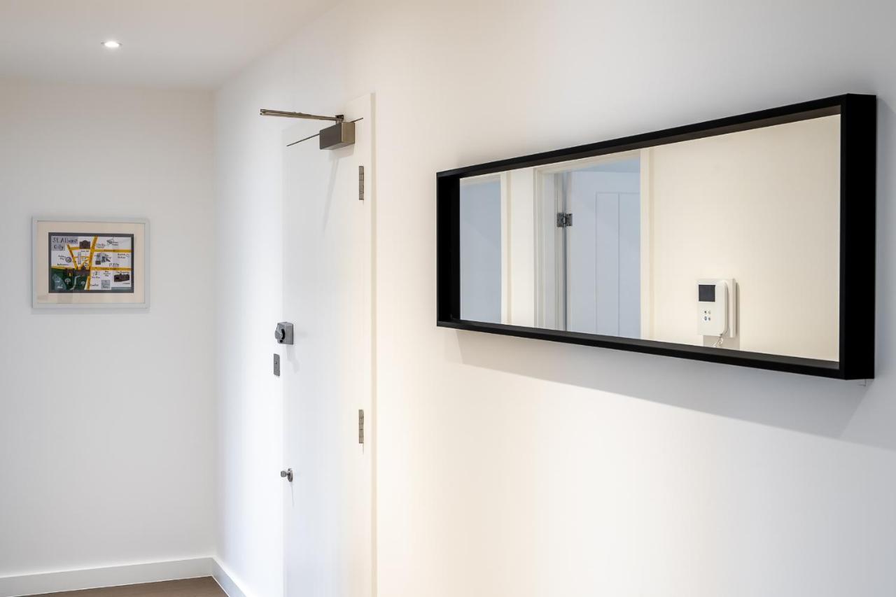 St Albans 2 Bed Luxury City Apartment, 5 Mins Walk To Train & Allocated Parking Exteriér fotografie