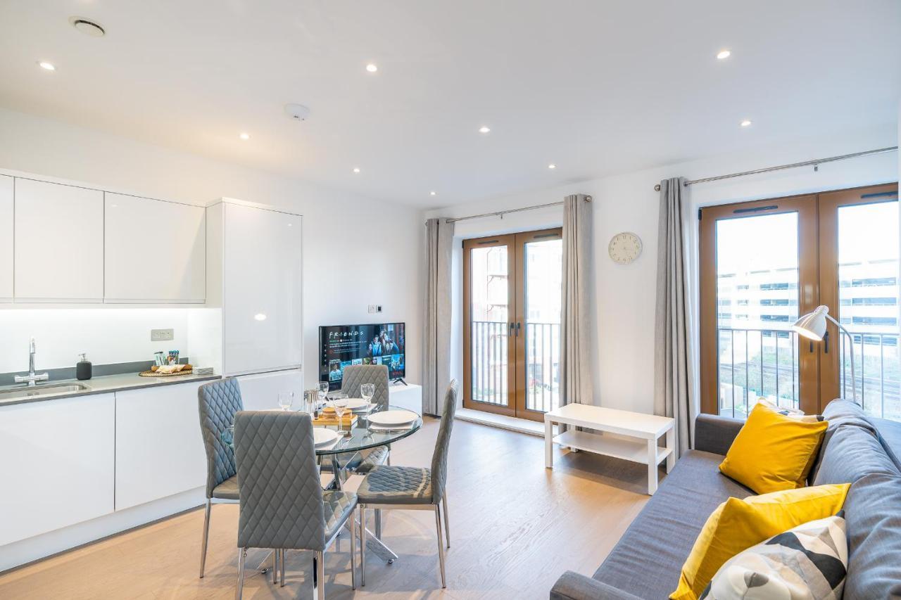 St Albans 2 Bed Luxury City Apartment, 5 Mins Walk To Train & Allocated Parking Exteriér fotografie